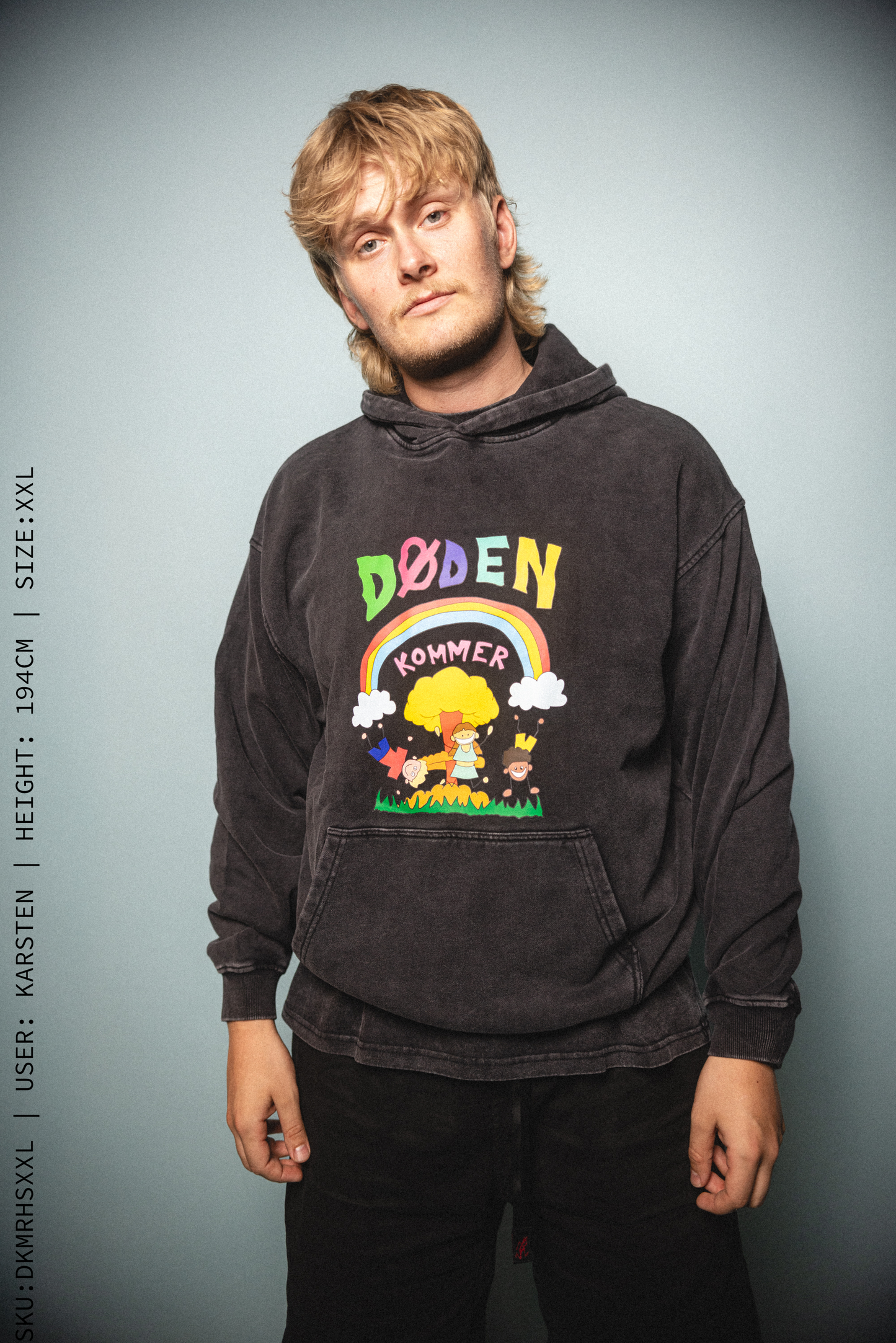 DKMR | HOODIE | SVART